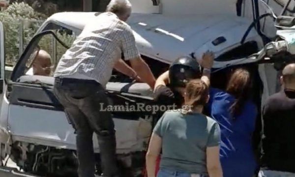 Σοβαρό τροχαίο στη Βοιωτία: Σύγκρουση φορτηγών με εγκλωβισμό οδηγού – Βίντεο