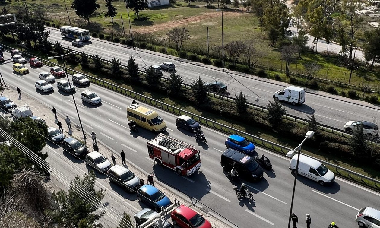 Αυξημένη κίνηση στη λεωφόρο Βουλιαγμένης εξαιτίας τροχαίου ατυχήματος