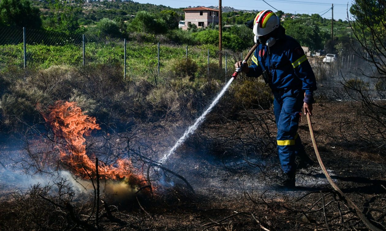 Φωτιά τώρα στα Μεσοχώρια Ευβοίας – Επιχειρούν δεκάδες εναέρια μέσα