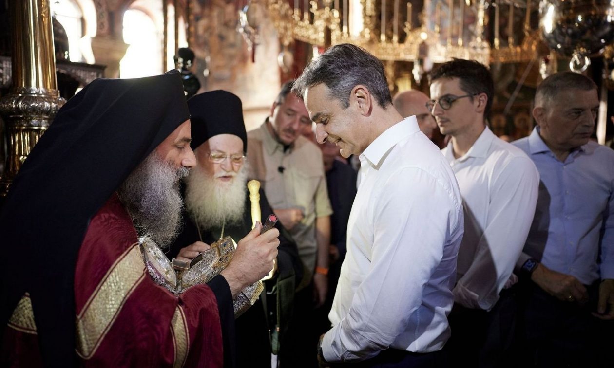 Ο Μητσοτάκης στη Μονή Βατοπεδίου: Ψάλθηκε και το προσήκον «Ψαλμώδημα – Προσήμνιο πρωθυπουργού»