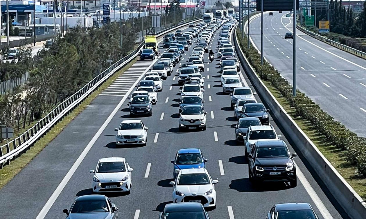 Κίνηση τώρα: 20λεπτες καθυστερήσεις στην Αττική οδό – Καραμπόλα στα Μέγαρα