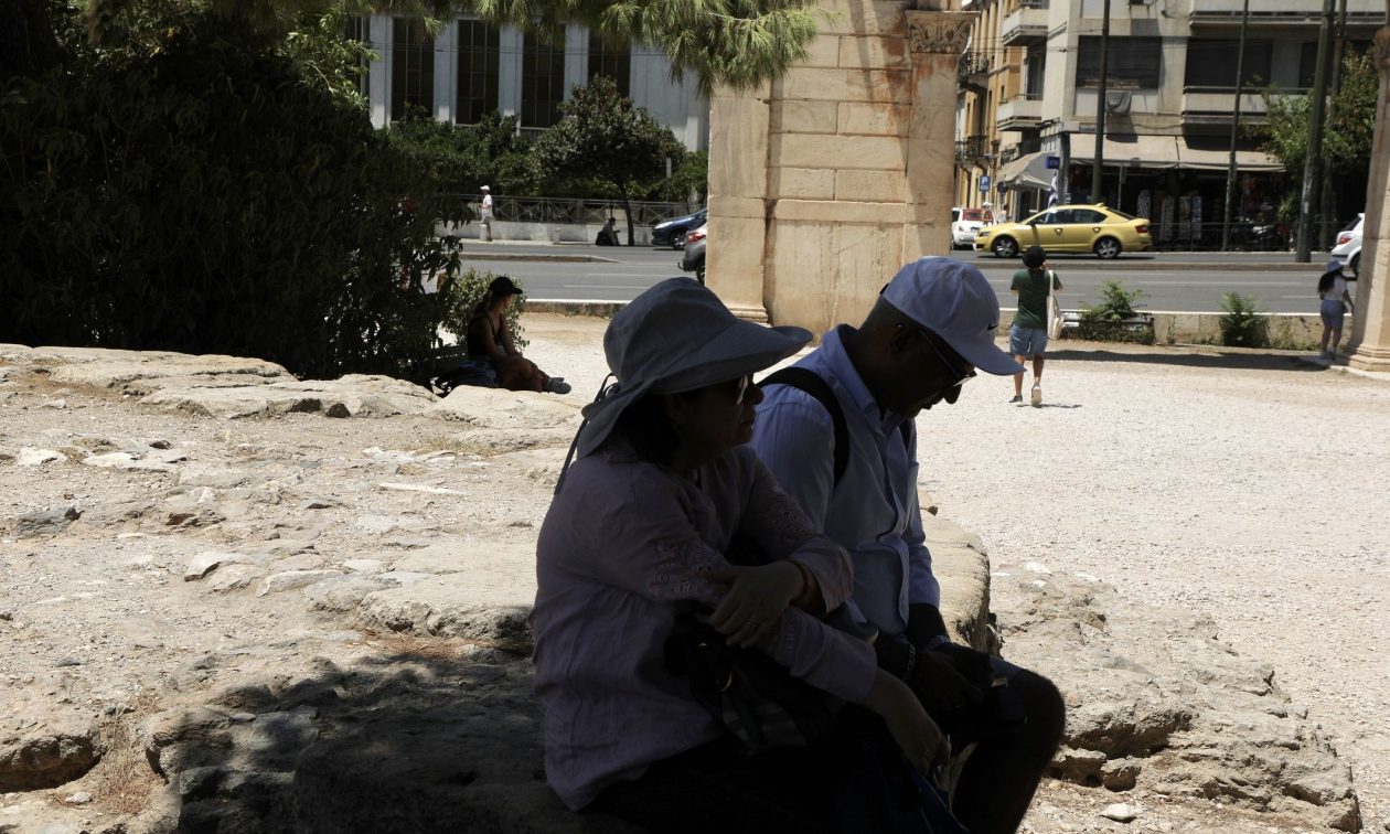ΙΣΑ: Μέτρα προστασίας από τον καύσωνα – Τα συμπτώματα της θερμοπληξίας