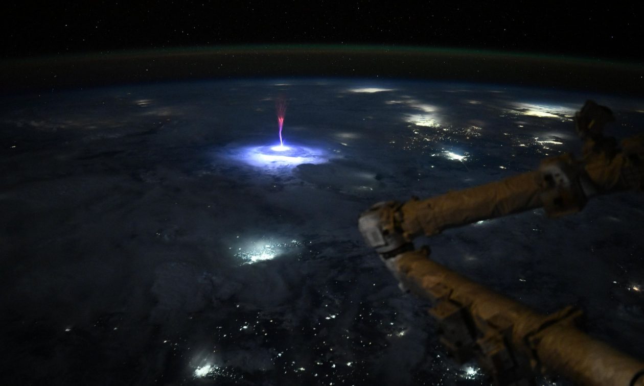 «Σπάνιο φαινόμενο» – Αστροναύτης της NASA κατέγραψε μία δυνατή λάμψη πάνω από το Μεξικό