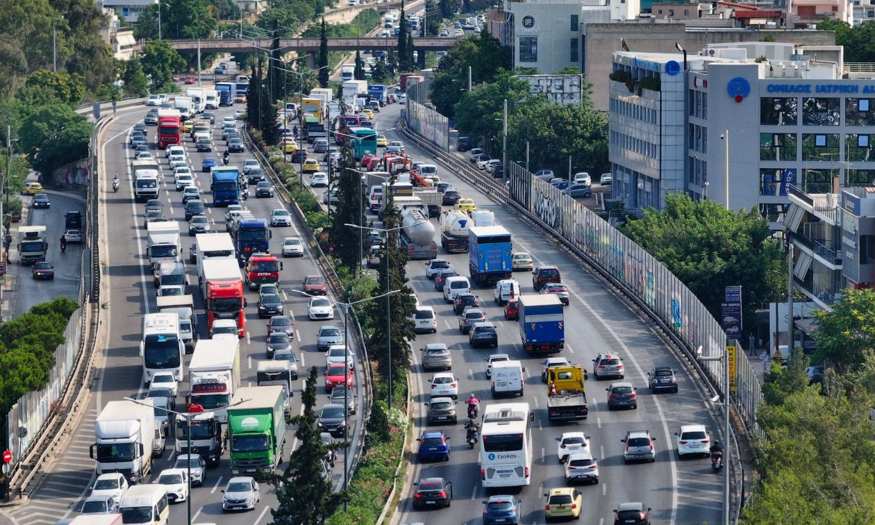 Κίνηση: Ασφυξία στους δρόμους της Αθήνας – Τροχαίο προκάλεσε χάος στον Κηφισό