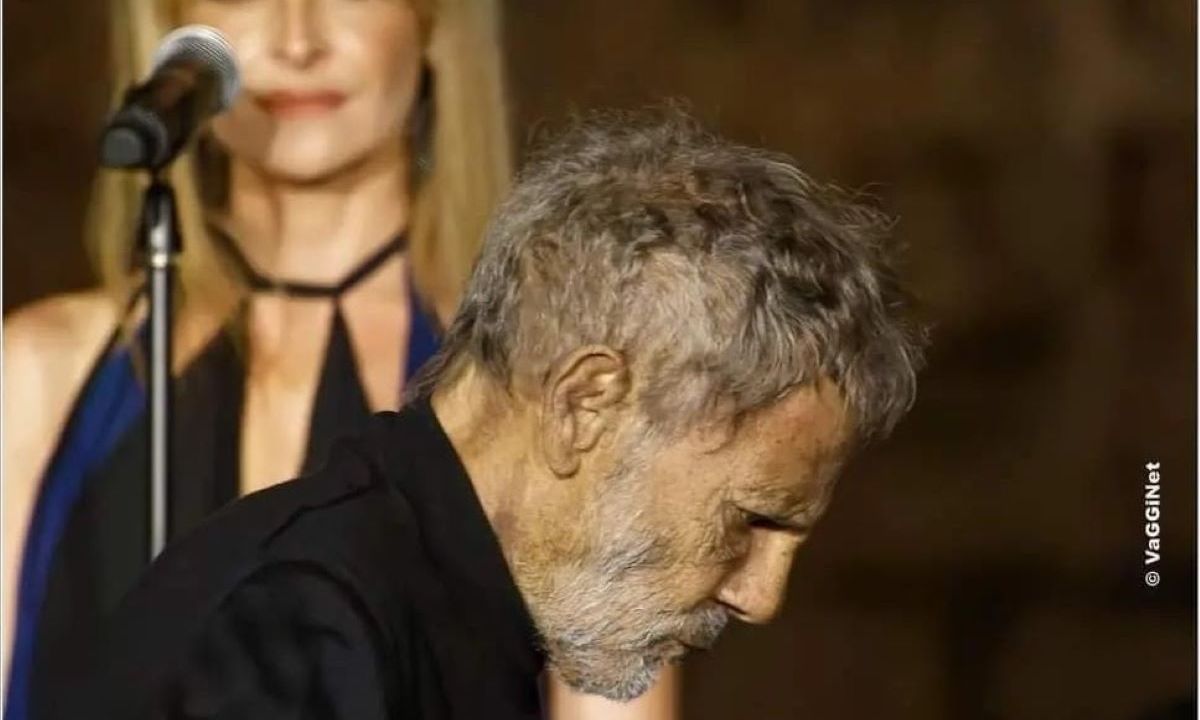 Σταύρος Ξαρχάκος: Το «Ταξίδι στο φως» καταλήγει στο Ωδείο Ηρώδου Αττικού