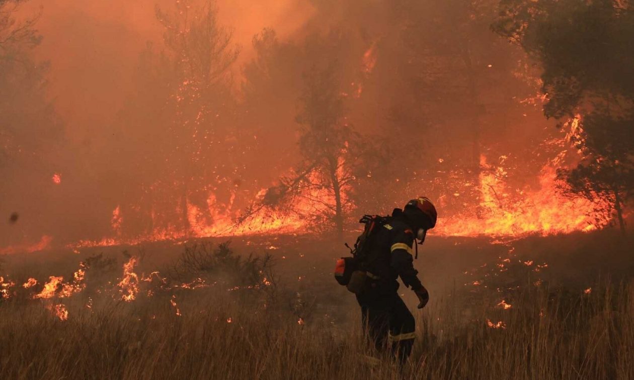 Φωτιά στον Ωρωπό: Απρόβλεπτη η κατάσταση όταν φύγουν τα εναέρια μέσα