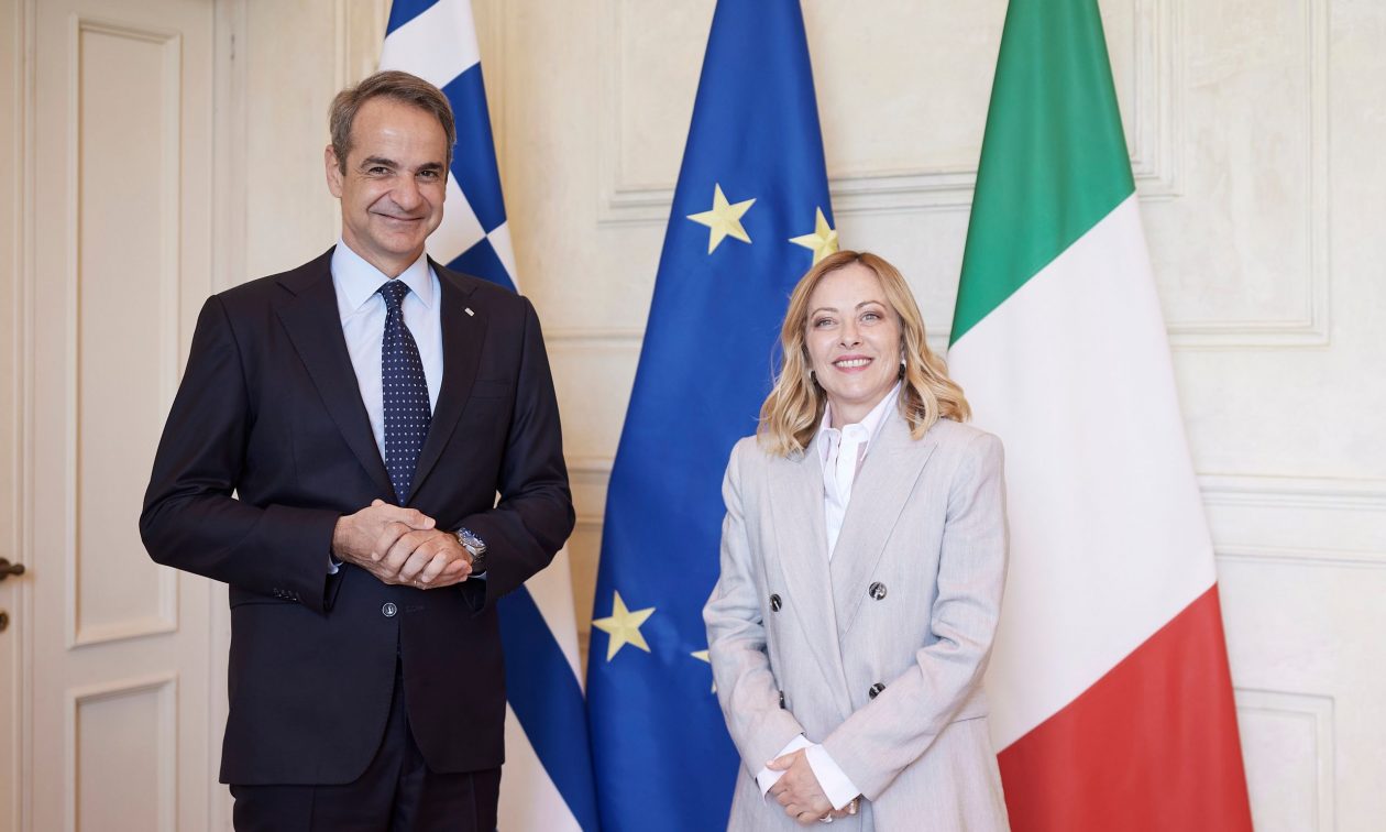 Στη Ρώμη ο πρωθυπουργός για τη Διάσκεψη για την Ανάκαμψη της Ουκρανίας