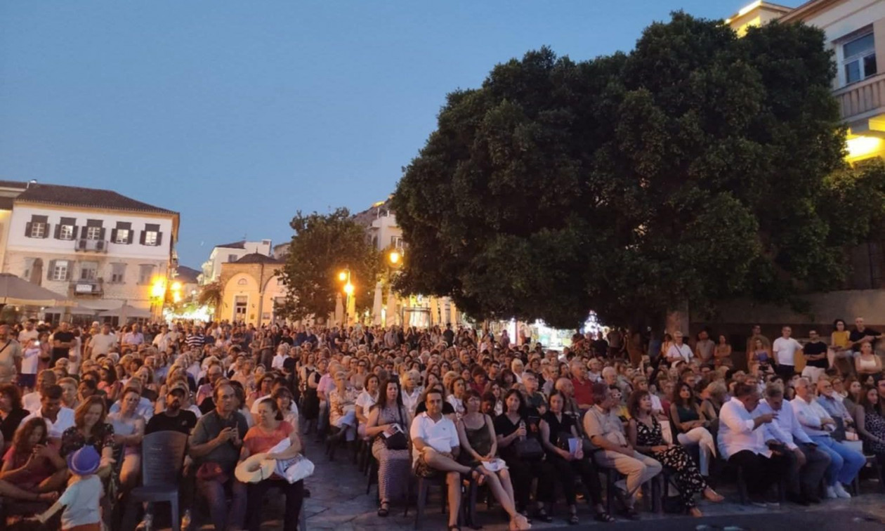 34ο Φεστιβάλ Ναυπλίου: Αυλαία στην κατάμεστη Πλατεία Συντάγματος με μεγαλειώδη συναυλία – Βίντεο