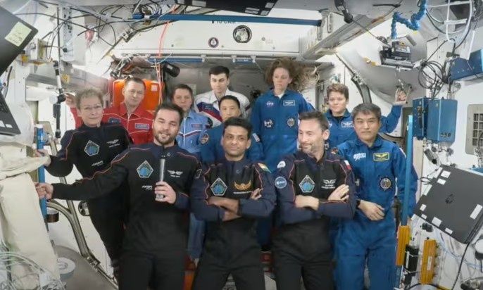 Επιστρέφουν στη Γη οι 4 αστροναύτες του Crew Dragon – Θα πέσουν με αλεξίπτωτο στον Ειρηνικό Ωκεανό