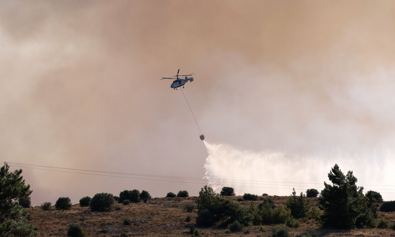 Μεγάλη φωτιά τώρα στο Σκαλοχώρι Μυτιλήνης – Επιχειρούν εναέρια μέσα
