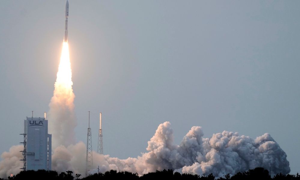 Συμμαχία Μπέζος – Μασκ: Η SpaceX βοήθησε την Amazon να εκτοξεύσει δορυφόρους