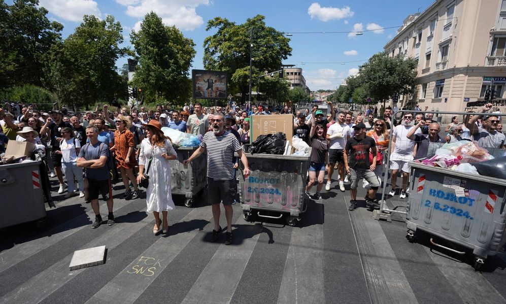 Σερβία: «Τρίζει» η καρέκλα του Βούτσιτς – Πρώτο σε δημοσκόπηση το ψηφοδέλτιο των φοιτητών