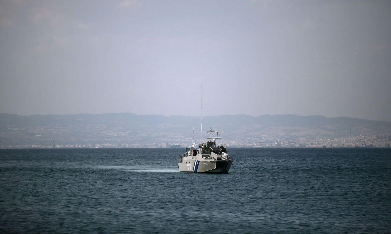 Σκιάθος: Ακυβέρνητο ιστιοφόρο με 10 Ιταλούς έξω από το λιμάνι – Κινητοποίηση του Λιμενικού