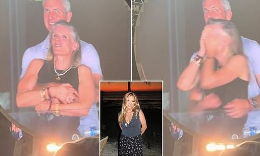 Σάλος την «kiss cam» στη συναυλία των Coldplay: Τι λέει η γυναίκα που τράβηξε το βίντεο
