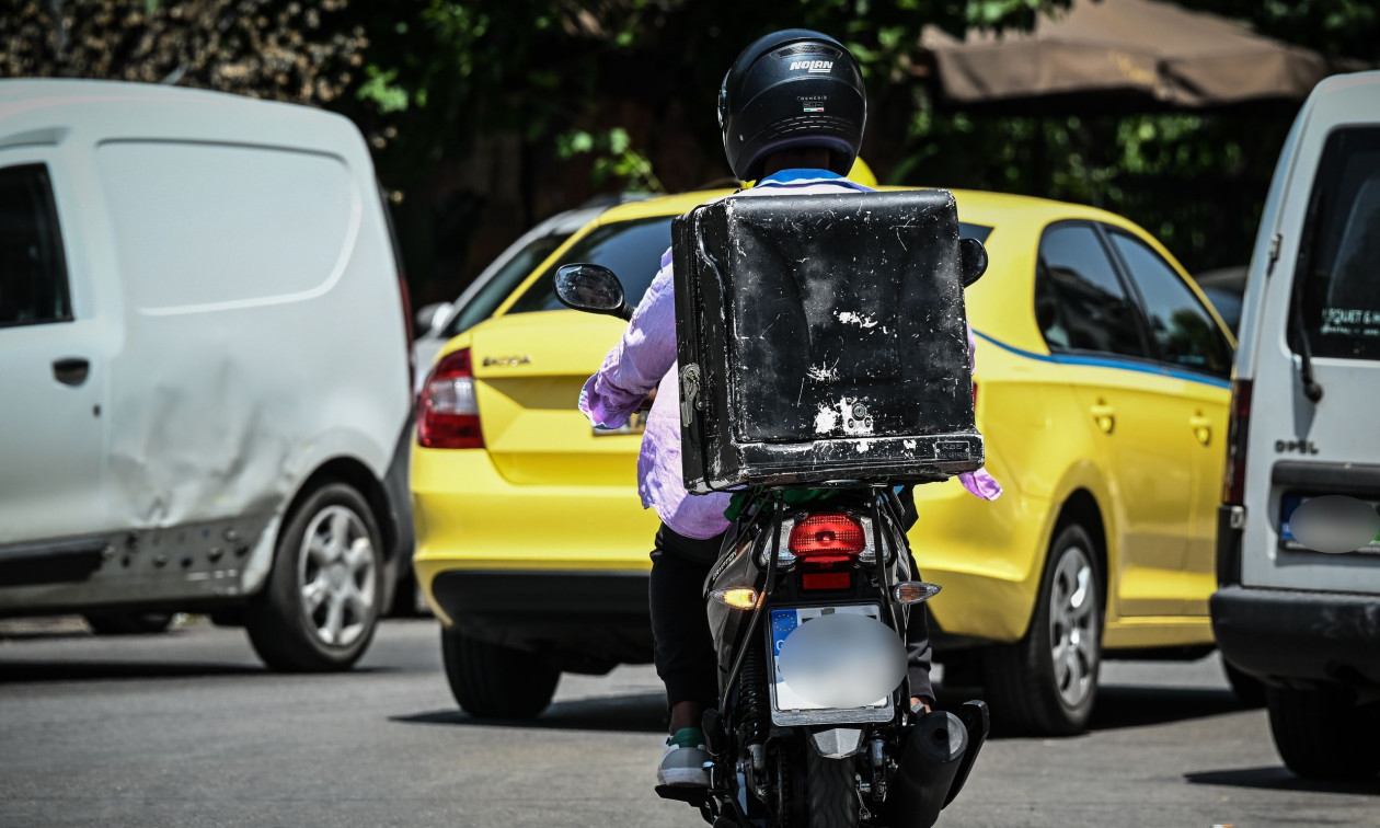 Καύσωνας: Υποχρεωτικό «στοπ» στο delivery το μεσημέρι της Δευτέρας – Ποιες ώρες – Ποιες περιοχές