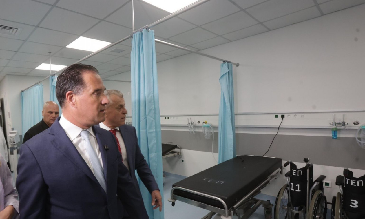 Έκκληση Άδωνι Γεωργιάδη για τον καύσωνα – Τι είπε για το βραχιολάκι