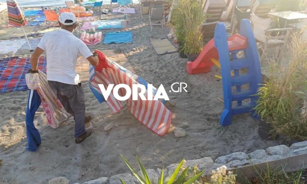 Χαλκιδική: Κατασχέθηκαν δύο τόνοι πετσέτες, ομπρέλες και ξαπλώστρες σε Καλλιθέα και Πολύχρονο