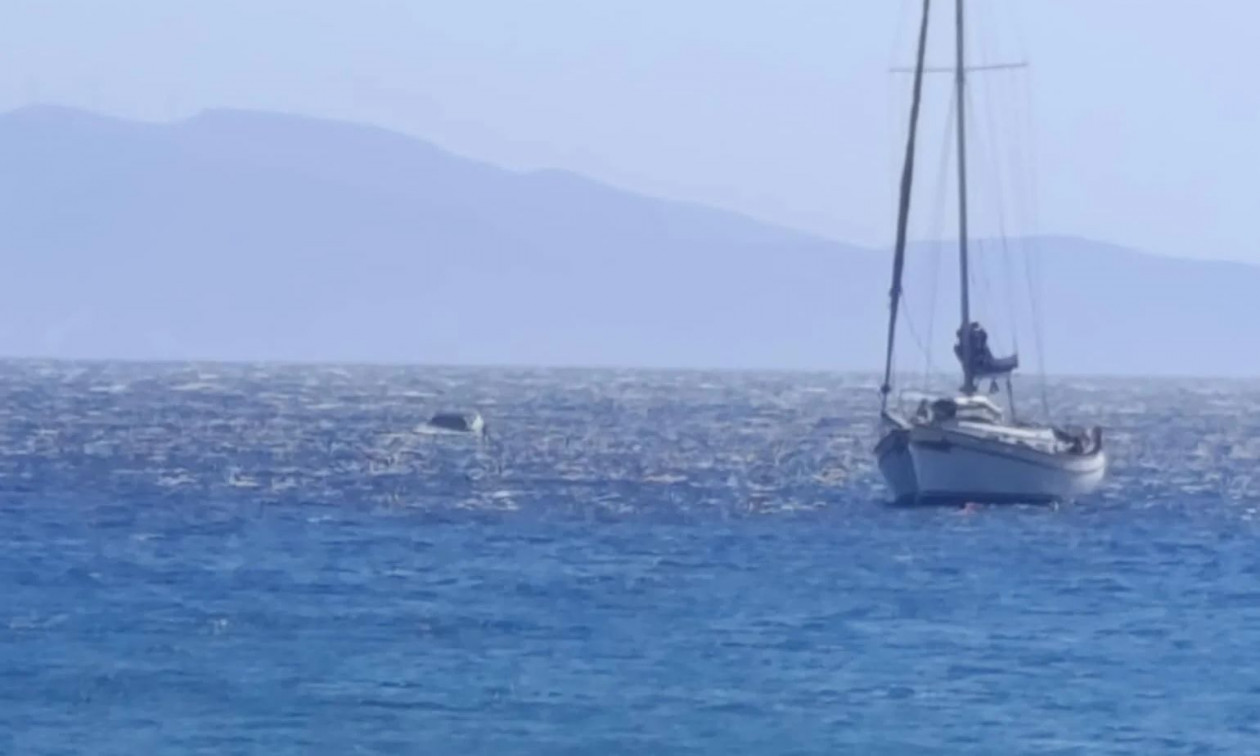 Τήνος: Αυτοκίνητο έπεσε στη θάλασσα και βυθίστηκε – Δείτε εικόνες