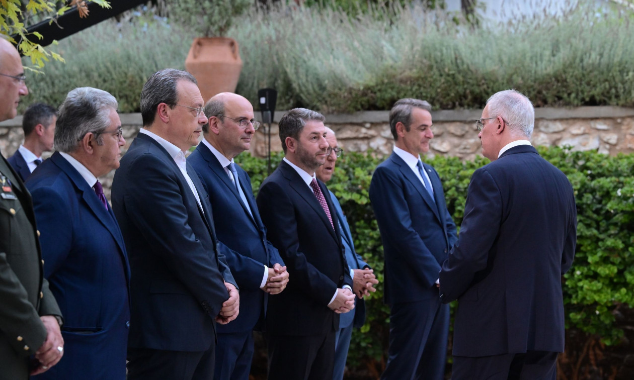 Η δεξίωση στο Προεδρικό Μέγαρο για τα 51 χρόνια από την αποκατάσταση της Δημοκρατίας – Εικόνες