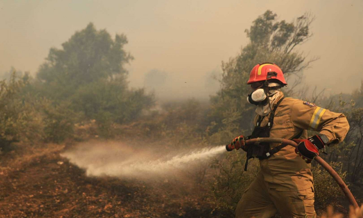 Φωτιά τώρα: Πύρινο μέτωπο και στα Χανιά – Μήνυμα από το 112 για απομάκρυνση