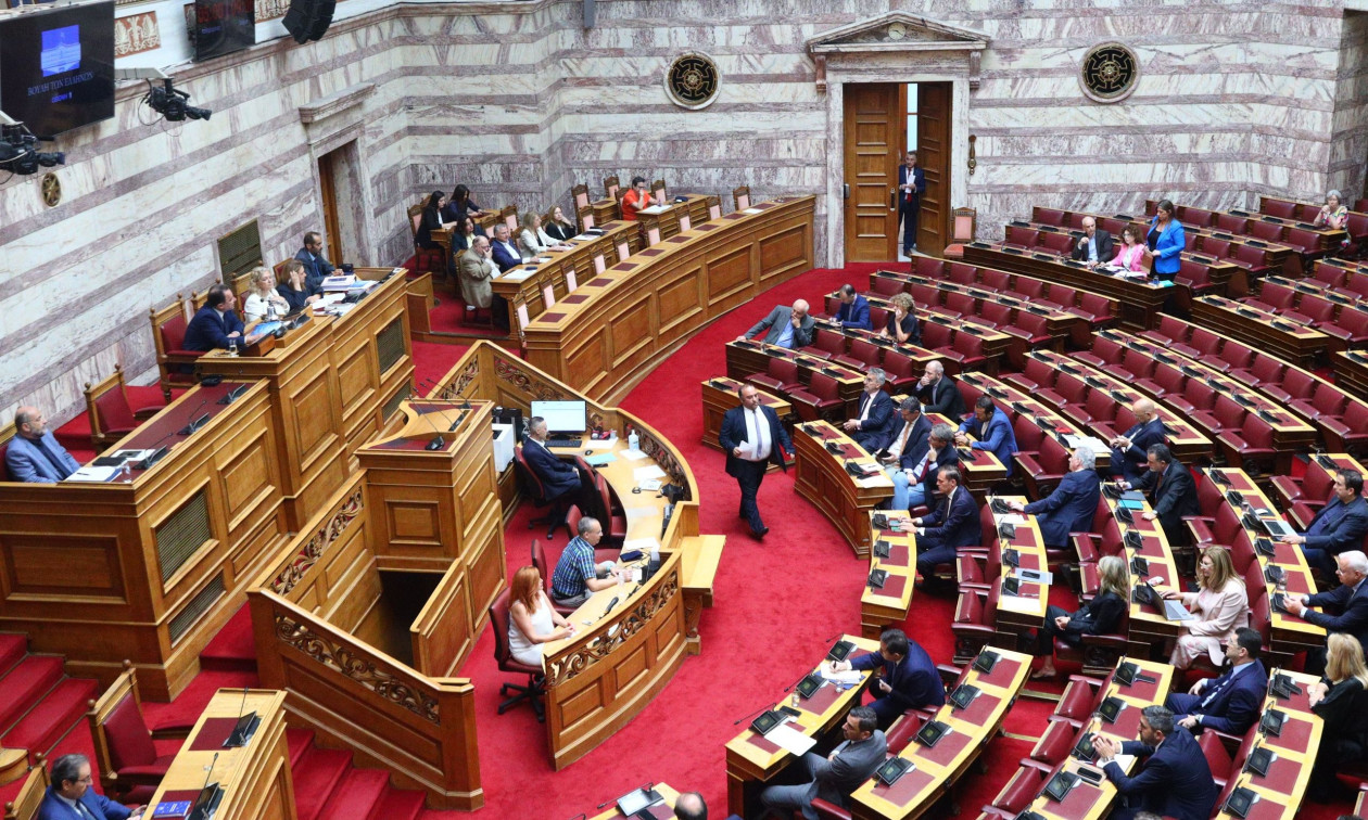 Θερινή «διαβολοβδομάδα» ΟΠΕΚΕΠΕ στη Βουλή λίγο πριν κλείσει για διακοπές