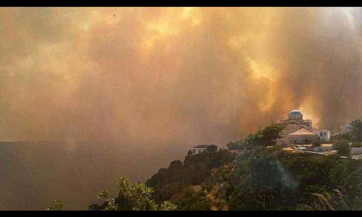 Φωτιά τώρα: Νέα μεγάλη αναζωπύρωση στα Κύθηρα – Πνέουν ισχυροί άνεμοι