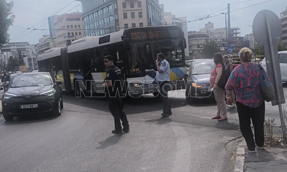 Λεωφορείο συγκρούστηκε με αυτοκίνητο στη Λεωφόρο Συγγρού – Αρκετοί τραυματίες