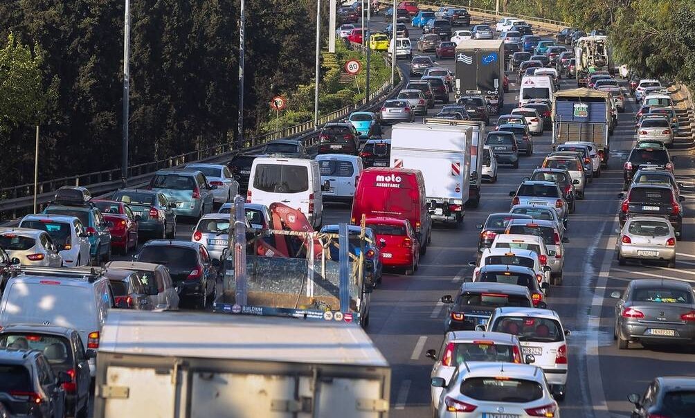Κίνηση τώρα: Στο «κόκκινο» ο Κηφισός – Το αδιαχώρητο στο λιμάνι του Πειραιά