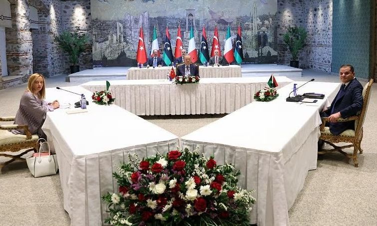 Τουρκικά ΜΜΕ αποκαλύπτουν για την τριμερή: Η Τουρκία έδιωξε τον γείτονά της από το γήπεδο