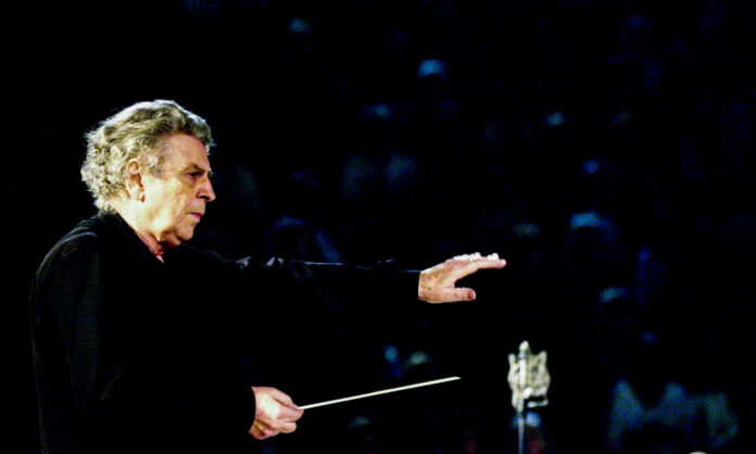 1669110-78419af4-mikis-theodorakis-2.jpg
