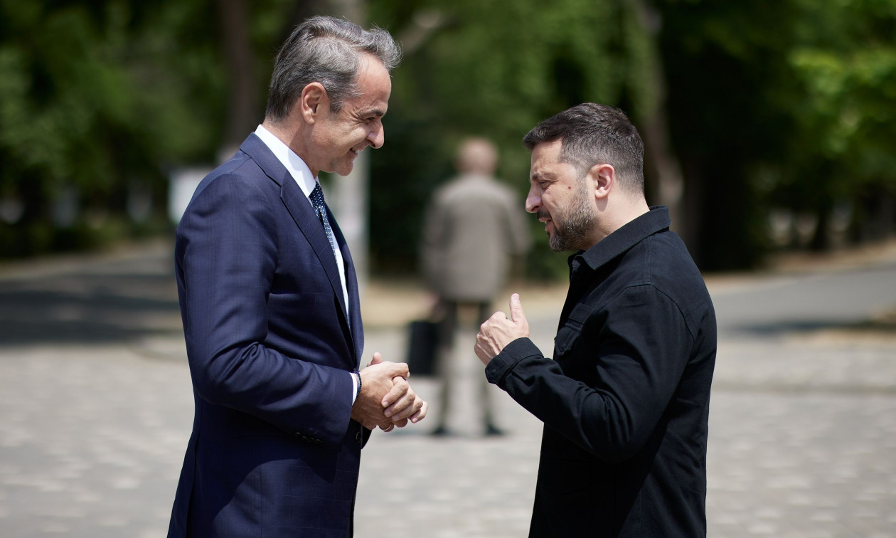 Τηλεφωνική επικοινωνία Μητσοτάκη – Ζελένσκι: Στο τραπέζι αεράμυνα και ανάκαμψη της Ουκρανίας