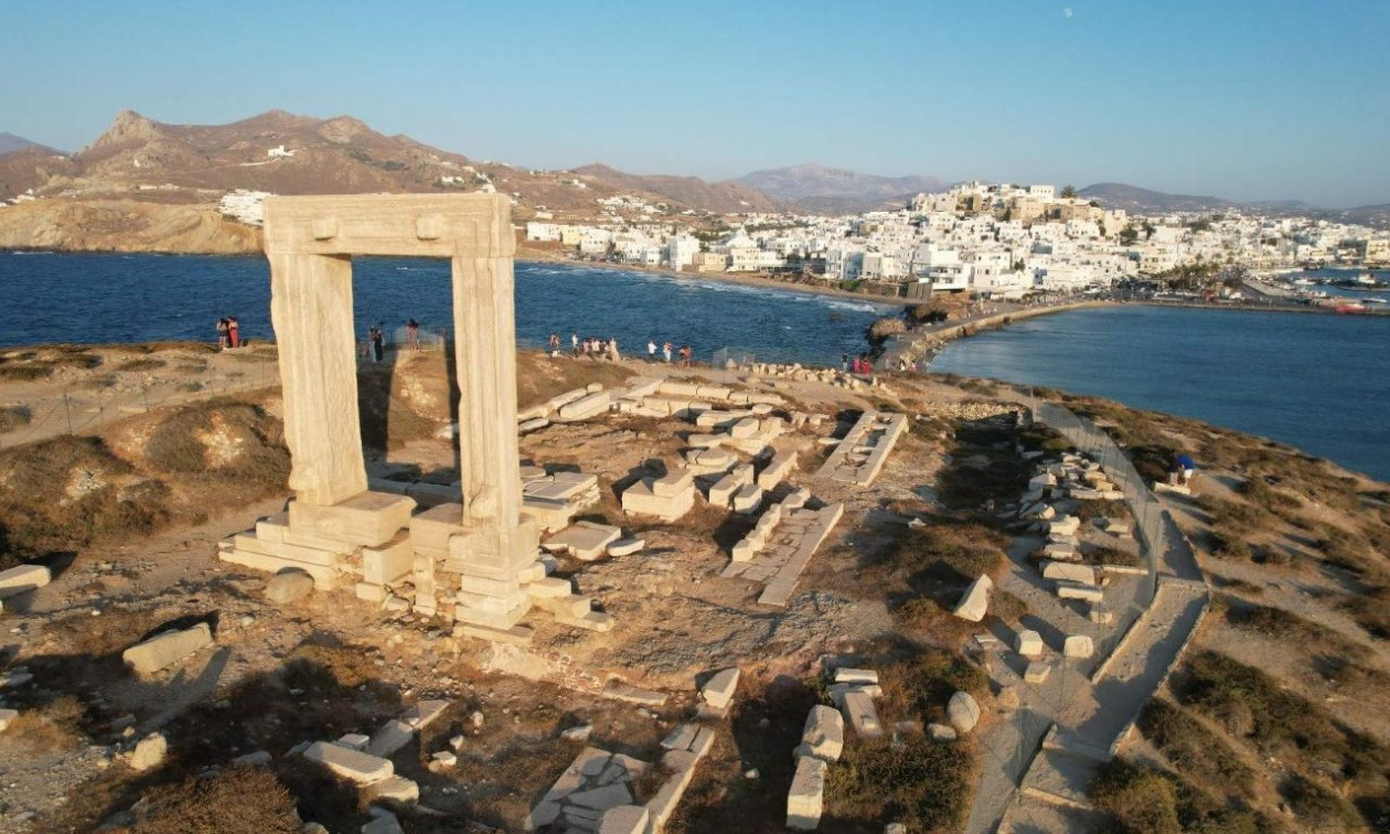 Πορτάρα Νάξου: Μηνυτήρια αναφορά κατά αγνώστου και αντικατάσταση της περισχοίνισης του μνημείου