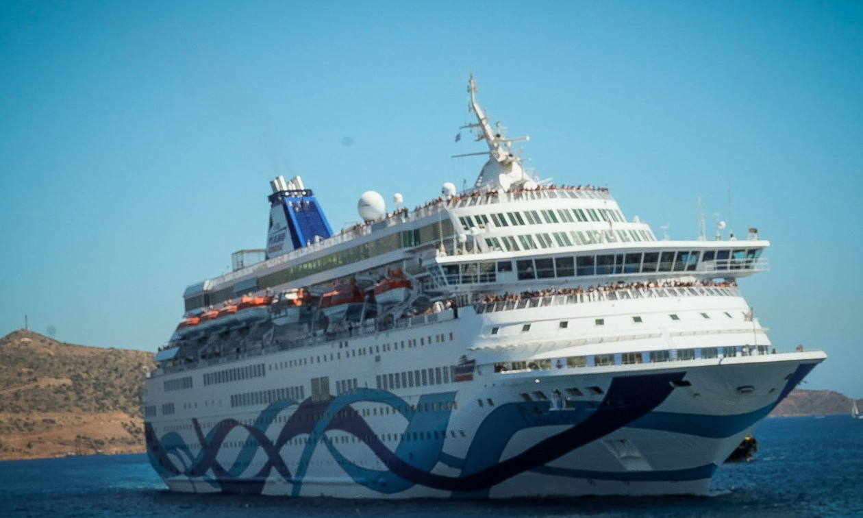 Crown Iris: Ένταση με Ισραηλινό επιβάτη του πλοίου – Κατέβασε πανό που τον εκνεύρισε από κατάστημα