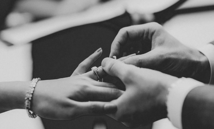 Αισθητικός και οδοντίατρος «σφάζονται» για κληρονομιά – Παντρεύτηκαν τον ίδιο άνδρα στο Λας Bέγκας