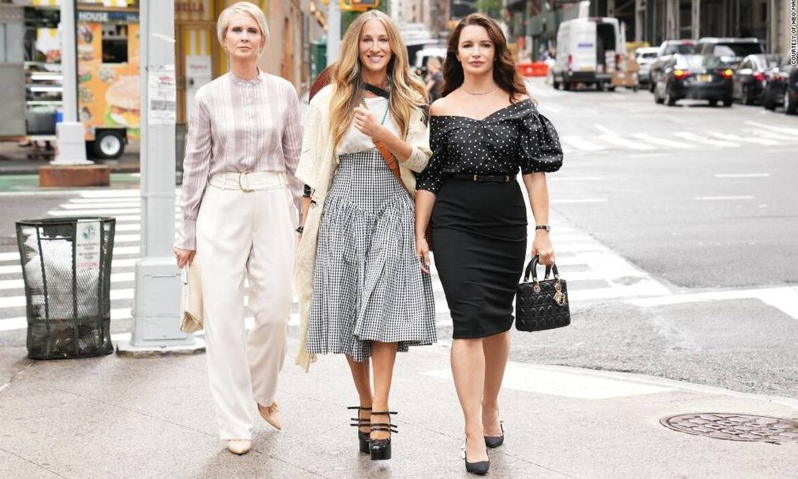 Aυλαία για το Sex and the City: Το σπαρακτικό «αντίο» της Σάρα Τζέσικα Πάρκερ στην Κάρι Μπράντσο