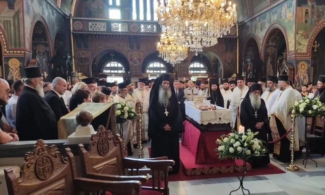 Τελέστηκε η εξόδιος ακολουθία του μητροπολίτη Κορίνθου κυρού Διονυσίου