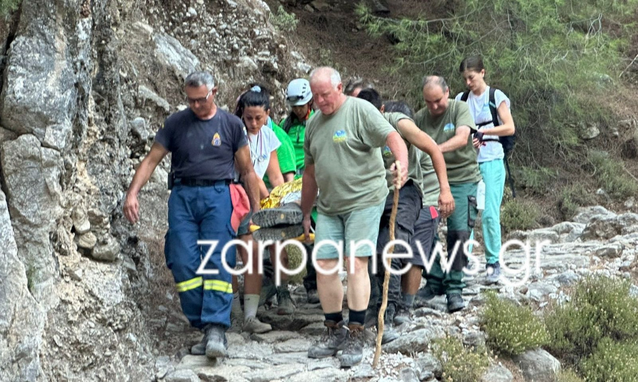 Κινηματογραφική διάσωση στο φαράγγι της Σαμαριάς – Τον μετέφεραν με τα χέρια για 3 χιλιόμετρα