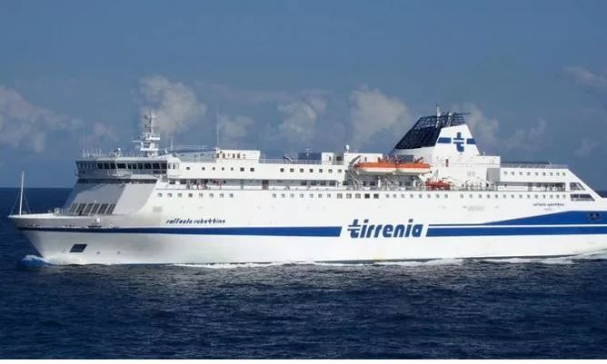 Ιταλία: Φωτιά ξέσπασε σε πλοίο με 155 επιβάτες, από το Παλέρμο στον κόλπο της Νάπολης