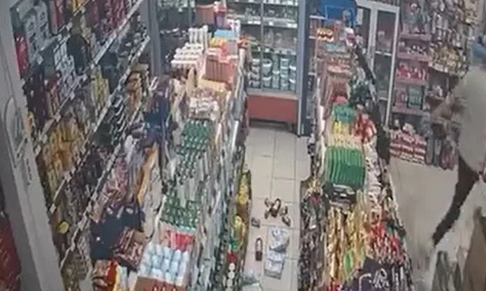 Τουρκία: Στιγμές πανικού – Ο σεισμός καταγράφηκε σε κάμερα