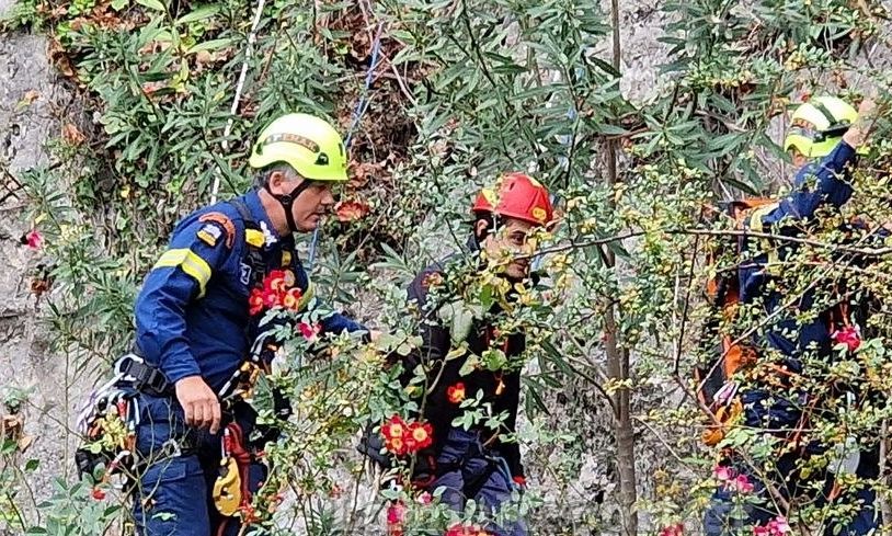 Τραυματίας ορειβάτης διασώθηκε με επιτυχία στον Ολύμπο – Τον μετέφεραν σε ασφαλές σημείο