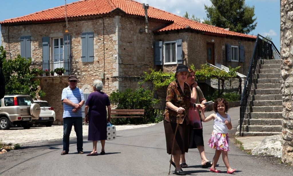 Το μυστικό για να πατήσεις τα 100: Οι συνήθειες των αιωνόβιων στις «Μπλε Ζώνες»