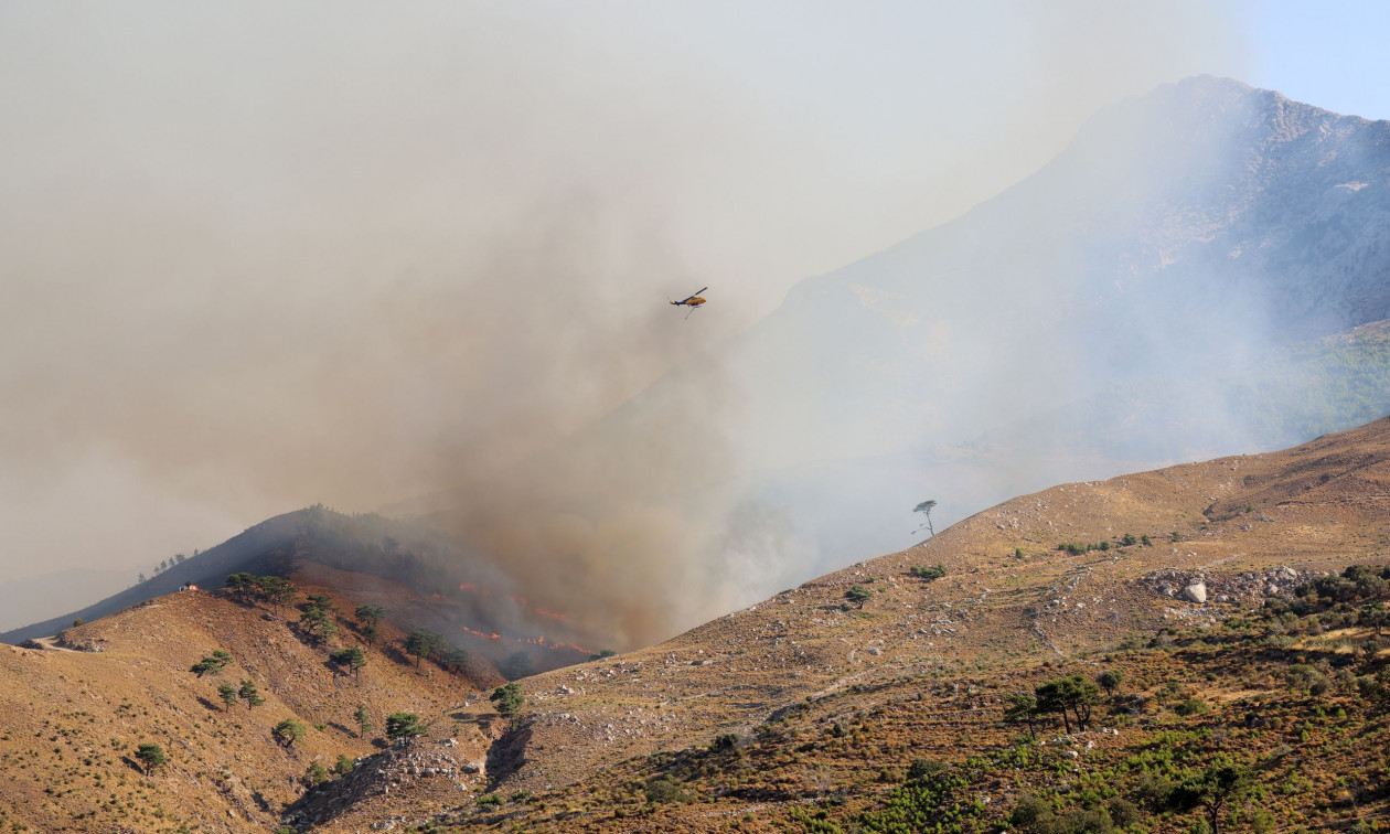 Φωτιά στη Χίο: Το μέτωπο εκτείνεται σε έκταση 40.000 στρεμμάτων – LIVE εικόνα από το πύρινο μέτωπο