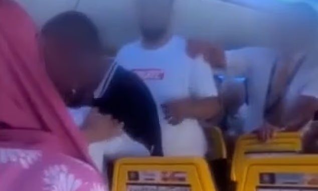 Χάος σε πτήση της Ryanair μετά από καβγά – Όλα ξεκίνησαν από… κλάμα μωρού