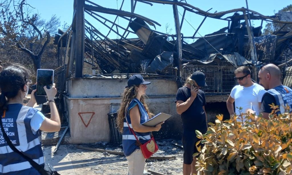 Λαυρεωτική – Σαρωνικός: Ολοκληρώθηκαν οι αυτοψίες σε 104 κτίρια που τυλίχθηκαν στις φλόγες