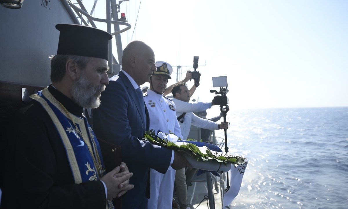 Δένδιας από Τήνο: Η Παναγία σκέπη τις ένοπλες δυνάμεις της πατρίδας μας