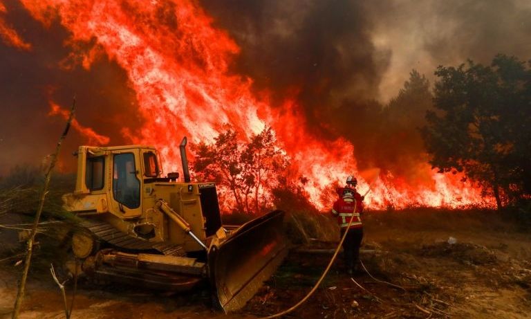 Πορτογαλία: Ένας νεκρός από τις καταστροφικές πυρκαγιές στην ανατολική πόλη Γκουάρντα