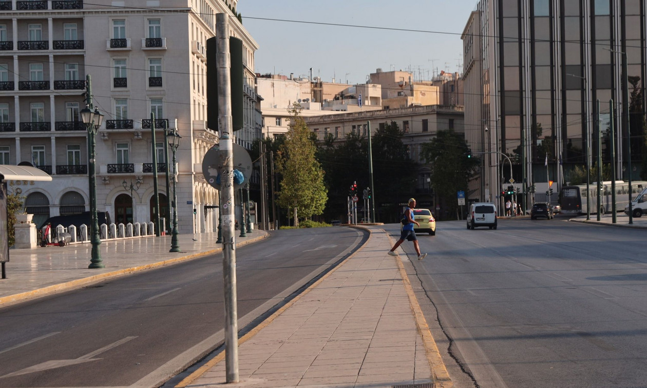 Άδεια η Αθήνα: Σιωπή από το Σύνταγμα ως τη Βασιλίσσης Σοφίας