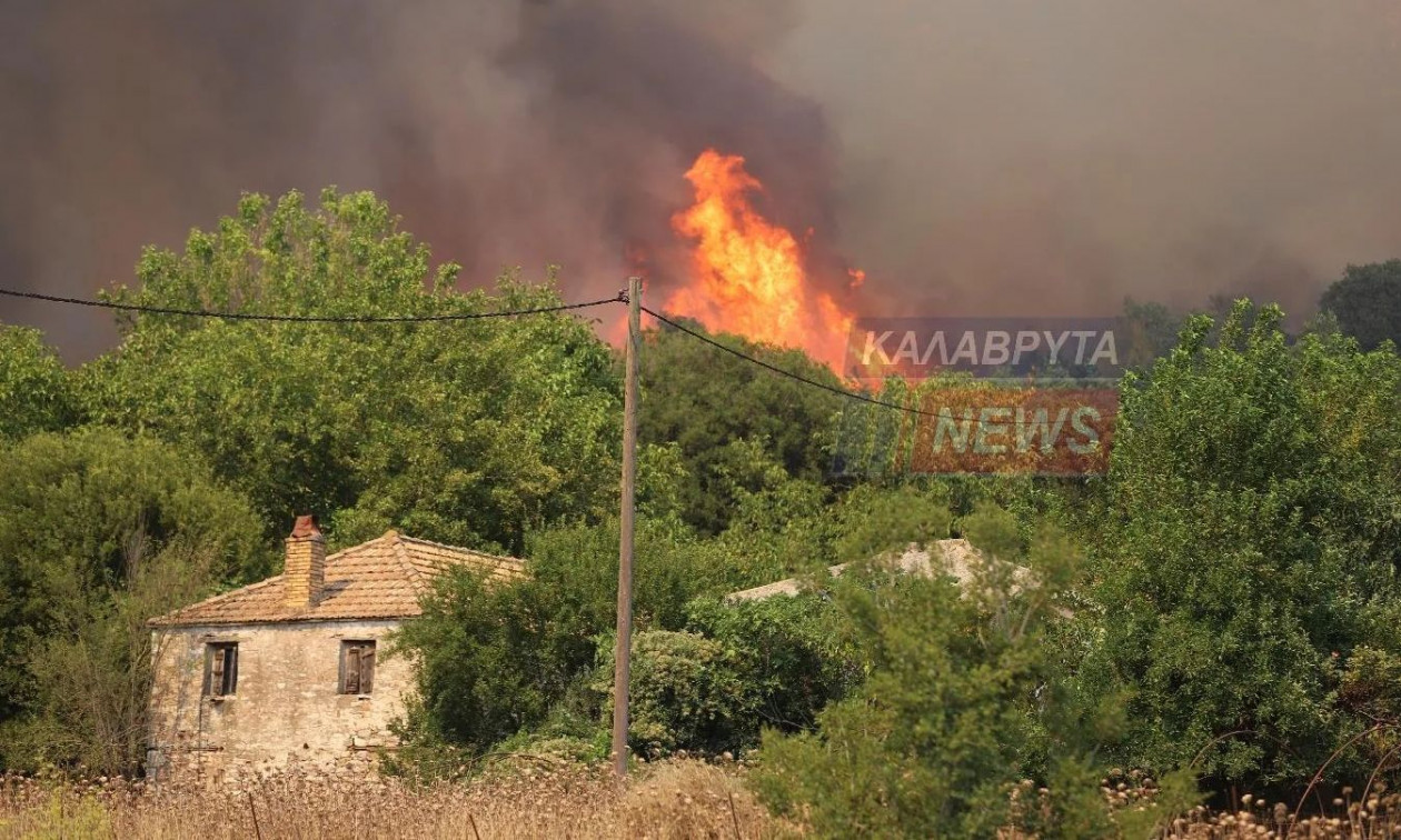 Αγωνία για την φωτιά στο Λιβάρτζι Αχαΐας: Ενισχύθηκαν οι δυνάμεις – Απειλήθηκε ο οικισμός