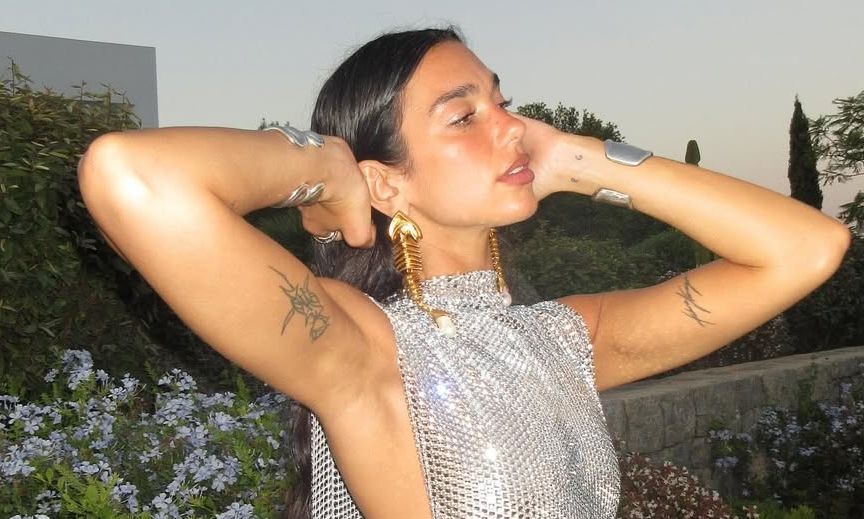 Dua Lipa: Το ασύλληπτο φόρεμα χωρίς εσώρουχο που έβαλε στα γενέθλιά της