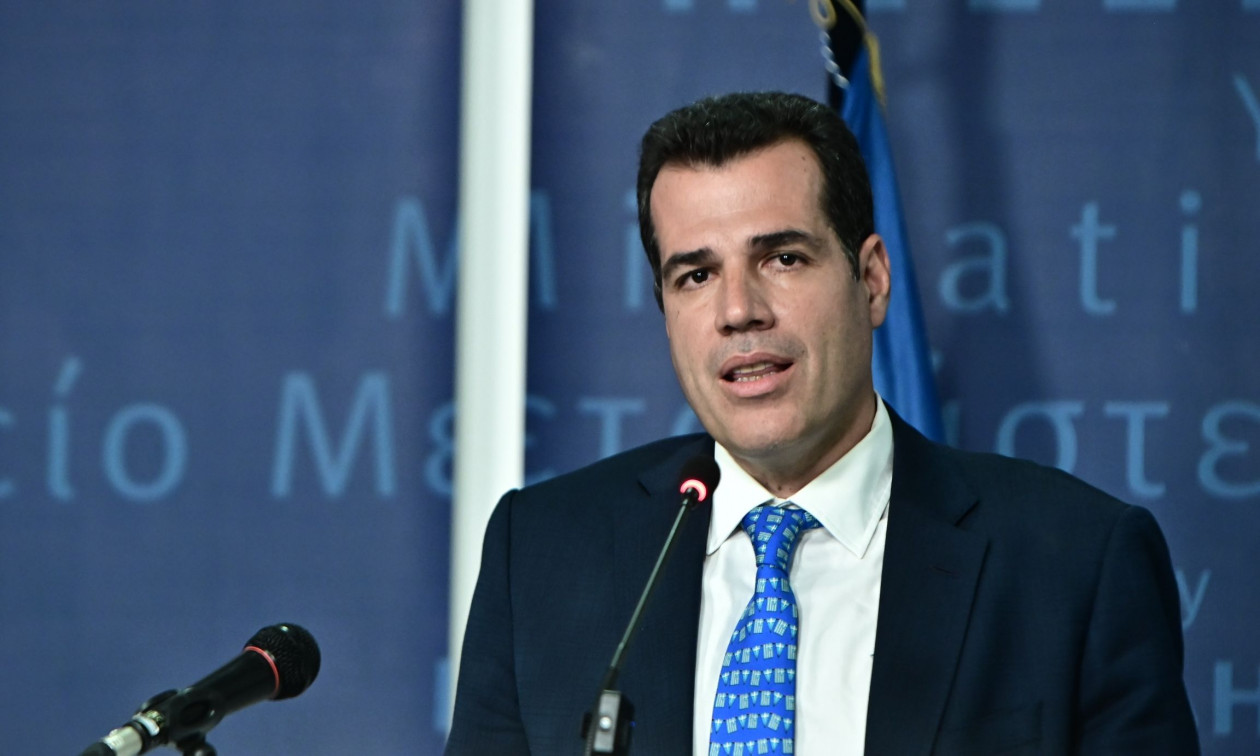 Πλεύρης: Ο λαθρομετανάστης που προσέβαλε τους Εύζωνες, αγνόησε τις αρχές της πατρίδας μας